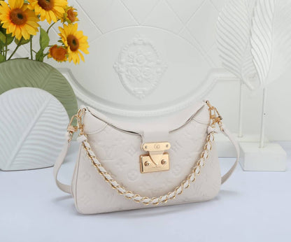 LV
ᴛᴡɪɴɴʏ MM ᴍᴏɴᴏɢʀᴀᴍ
ɢᴏʟᴅ ʜᴀʀᴅᴡᴀʀᴇ
sʜᴏᴜʟᴅᴇʀ sʟɪɴɢ ʙᴀɢ
sɪᴢᴇ : 27 cm
ᴡɪᴛʜ BOX
🎁🎁🎁

120 dhs✅

Zain31
♥️♥️♥️