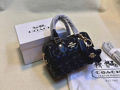 Coach
95 dhs🇦🇪🇦🇪
with box
size 18cm

Zain26
♥️♥️♥️
