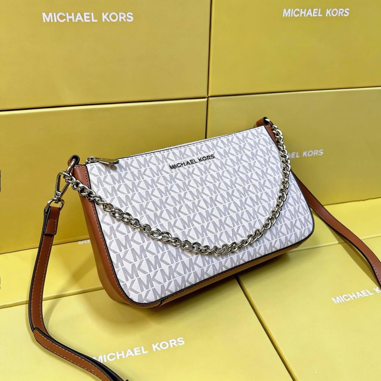 MK 
GOOD QUALITY WITH BOX  
90 dhs🇦🇪🇦🇪

Zain295
♥️♥️♥️