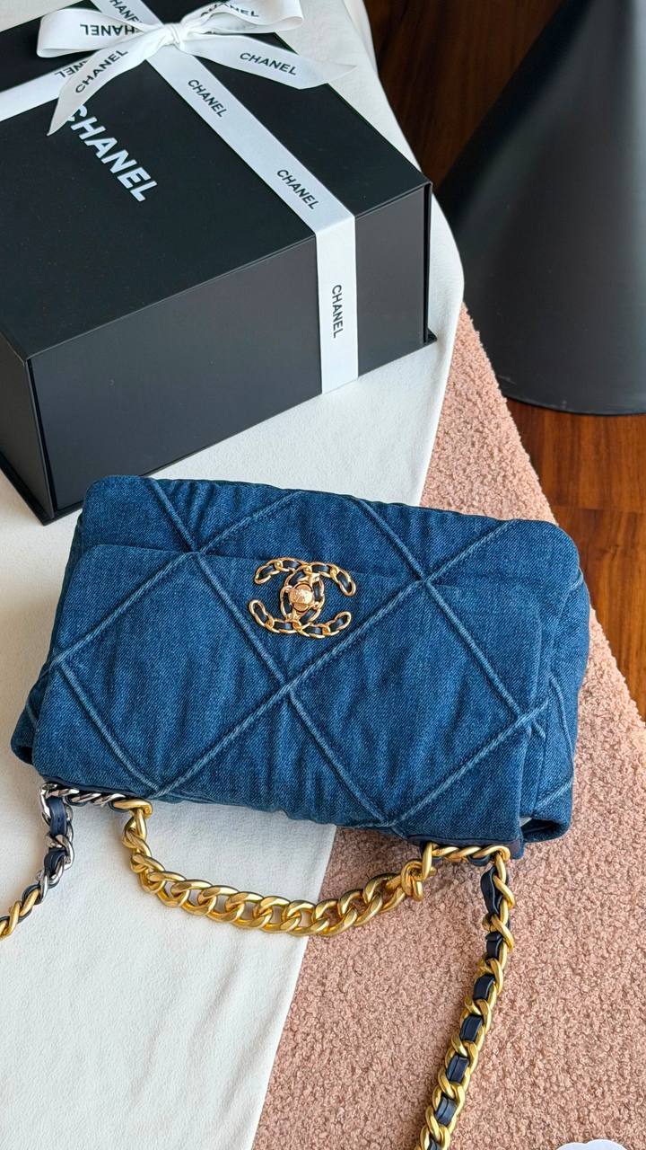 NEW CHANEL Jeans

*SiZe  25 CM*

*✨VIP QUALITY✨*

*with complete packing*🎁
For Price 👇 WhatsApp✅
0568585901 
0507557372
0552275751 Owner Zain 👌

Zain280
♥️♥️♥️