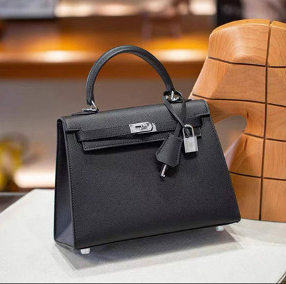 Hermes
100 dhs✅
high quality 25cm

Zain26
♥️♥️♥️