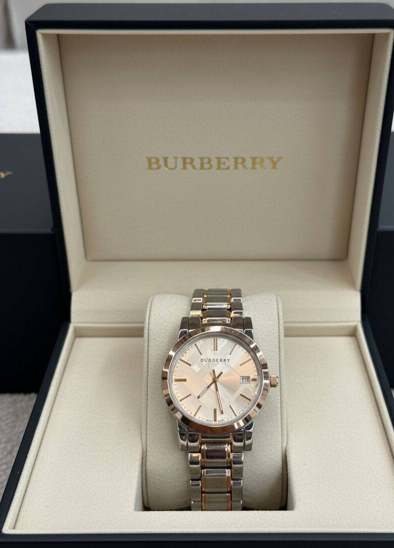 BURBERRY LADIES 
GOOD QUALITY 💯
60 dhs🪙💕

Zain133
♥️♥️♥️
