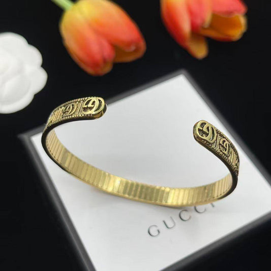 Gucci Bangle 
*Master Quality* 🦋

55 dhs🪙🌨️
normal box
🎁🎁🎁

Zain48
♥️♥️♥️