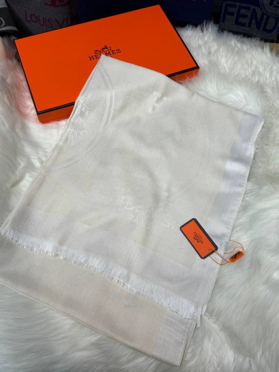 Scarf
Hermes
New cotton 
45 dhs✅

Zain93
♥️♥️♥️