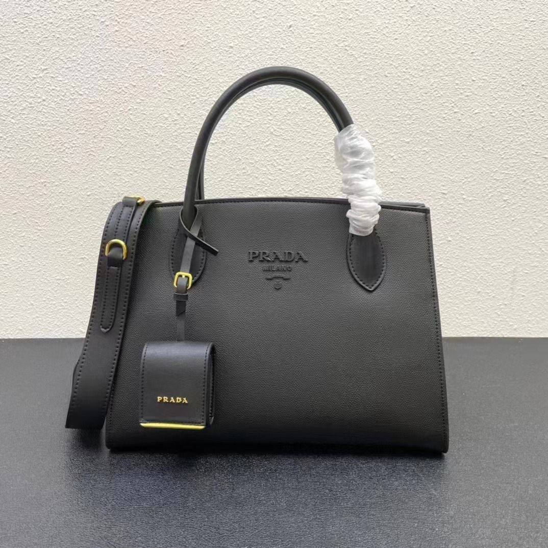 PRADA 
GOOD QUALITY 
110 dhs✅

Zain39
♥️♥️♥️