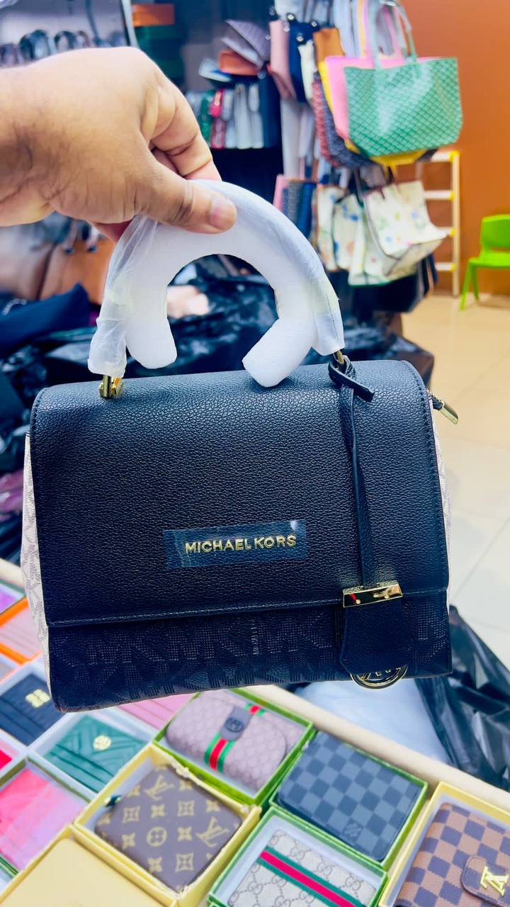 MK 
Good Quality 
95 dhs🪙🌨️

Zain250
♥️♥️♥️