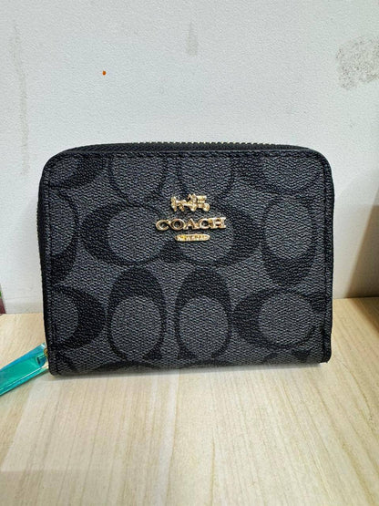 Brand wallets

Size : 11 * 9.5 cm

2 p
50 dhs🇦🇪🇦🇪

Zain115
♥️♥️♥️