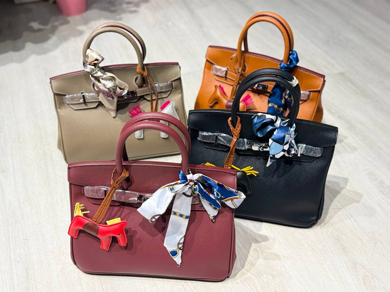 HEMERS BK
30cm
With  scarf & horse doll
120 dhs💓

Zain44
♥️♥️♥️