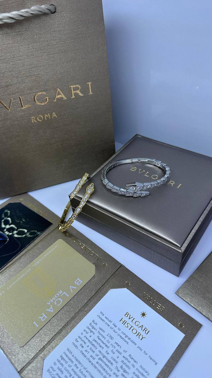 BVLGARI 🍁*
Bangle 🐦‍🔥
good quality 💯
With normal boxes 📦 
40 dhs✅
With same master box 📦 
75 dhs✅

Zain216
♥️♥️♥️