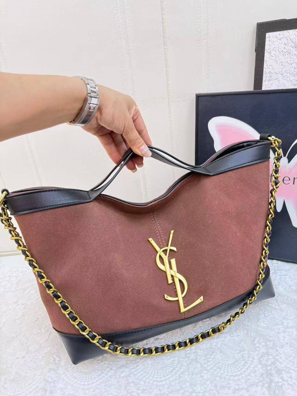YSL
40cmx23cmx11cm 
110 dhs✅

Zain72
♥️♥️♥️