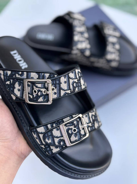 Dior men 
120 dhs💓
Size 40-45

Zain30
♥️♥️♥️