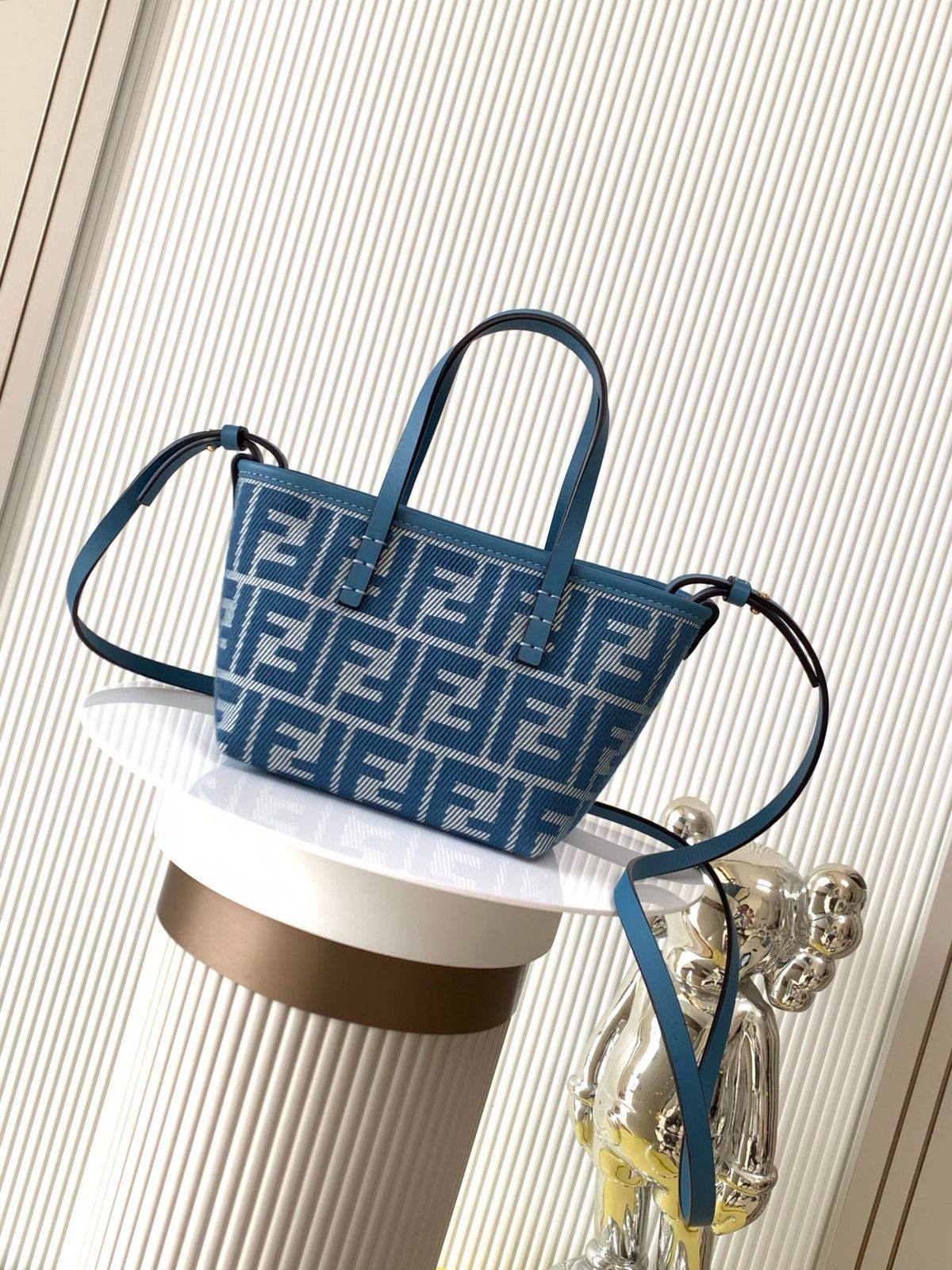 Fendi
Size :21.5cm


For Price 👇 WhatsApp✅
0568585901 
0507557372
0552275751 Owner Zain 👌


Zain325
♥️♥️♥️