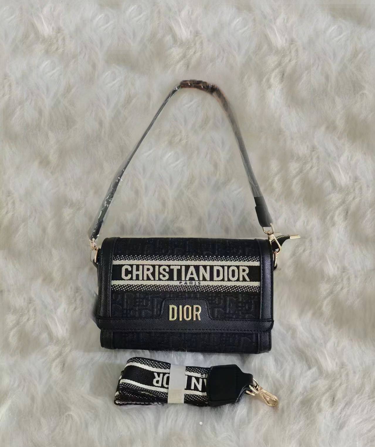 Dior
70 dhs🇦🇪🇦🇪

Zain50
♥️♥️♥️