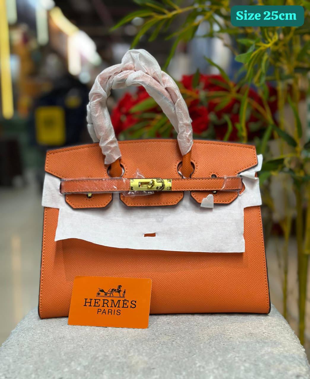 Hermes
Good quality 
with box 
🎁🎁🎁

120 dhs✅

Zain158
♥️♥️♥️