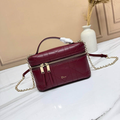 Dior
Master✅✅
270 dhs🇦🇪🇦🇪
#19cm🥰🥰

Zain228
♥️♥️♥️