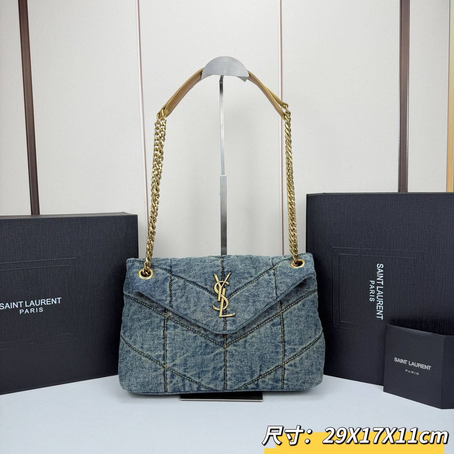 YSL
Master❣️❣️
#29cm=310 dhs✅
#35cm=320 dhs✅

Zain228
♥️♥️♥️