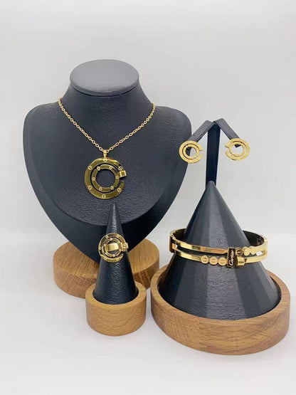 Stainless steel SET 💯*
Necklace ❤️‍🩹
Earring 🍁
Breslat ❣️
Ring 💍 free size
With normal boxes 📦 
And paper bag 🛍️
45 dhs🪙🌨️

Zain216
♥️♥️♥️