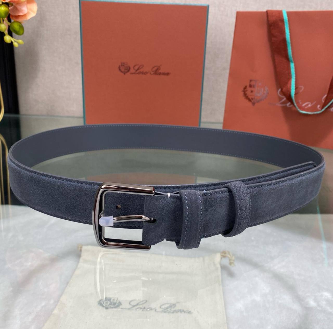 Loro piana
💜*For man*💜
300 dhs🪙💕

Zain160
♥️♥️♥️