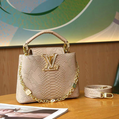 LV

High quality💯
Size 21cm
115 dhs🇦🇪🇦🇪

With box 📦
Zain70
♥️♥️♥️