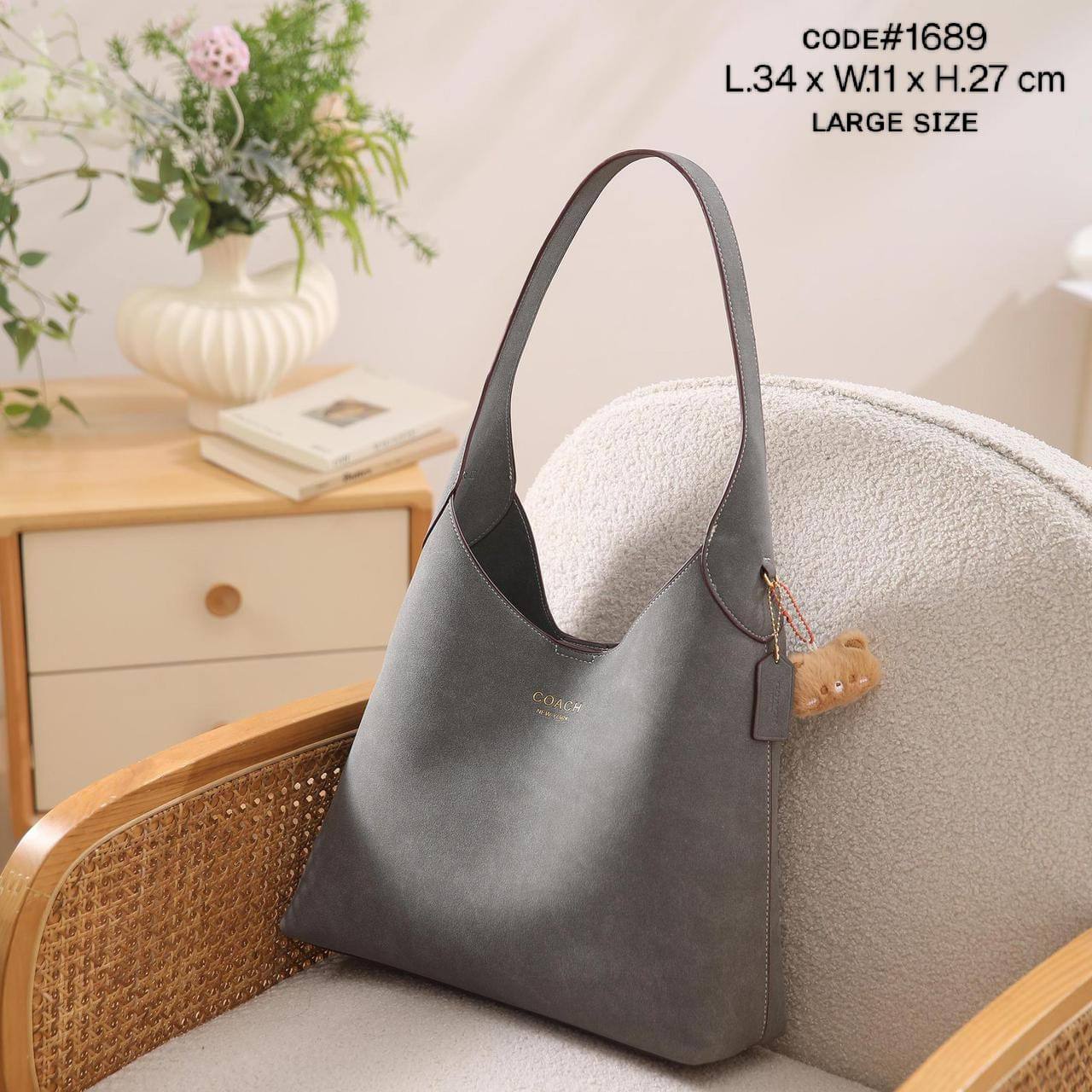 COACH ʜᴏʙᴏ ᴛᴏᴛᴇʙᴀɢ
sᴜᴀᴅᴇ ʟᴇᴀᴛʜᴇʀ ᴍᴀᴛᴇʀɪᴀʟ
ᴡɪᴛʜ ᴛᴏʏ ᴄʜᴀɪɴ 
ɢᴏʟᴅ ʜᴀʀᴅᴡᴀʀᴇ
sɪᴢᴇ: 34 cm ( ʟᴀʀɢᴇ )
NO BOX ɪɴᴄʟᴜᴅᴇ

95 dhs💓

Zain31
♥️♥️♥️