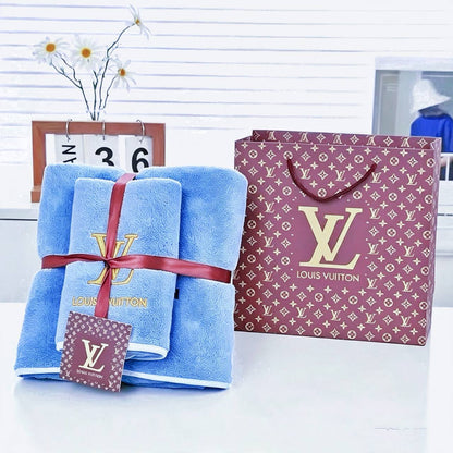 Towel new came good quality 
with paper bag 
50 dhs🇦🇪🇦🇪

Zain295
♥️♥️♥️