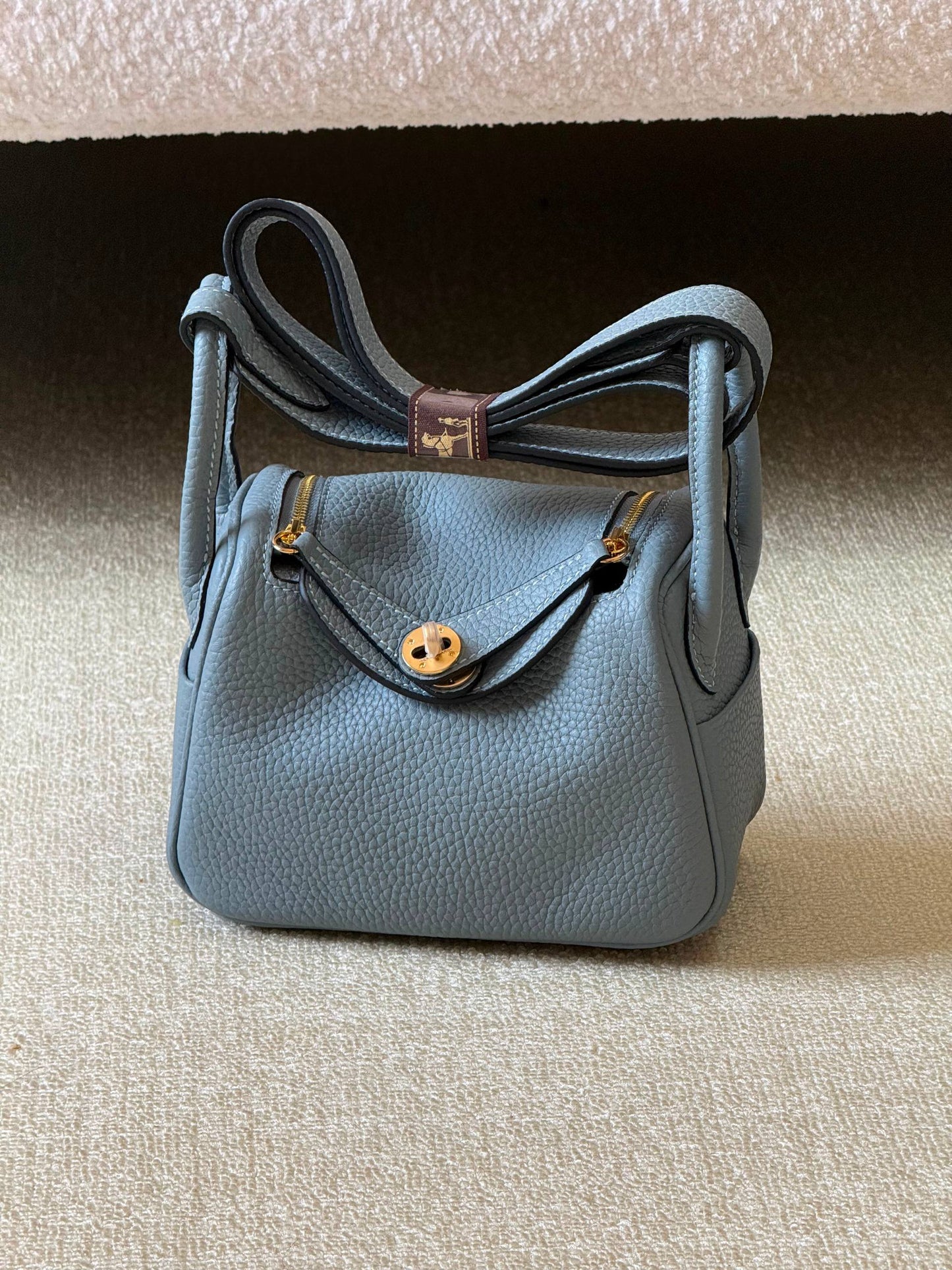 Hermes mini Lindy 18cm💥Master quality ✅with box 📦 
340 dhs✅

Zain51
♥️♥️♥️