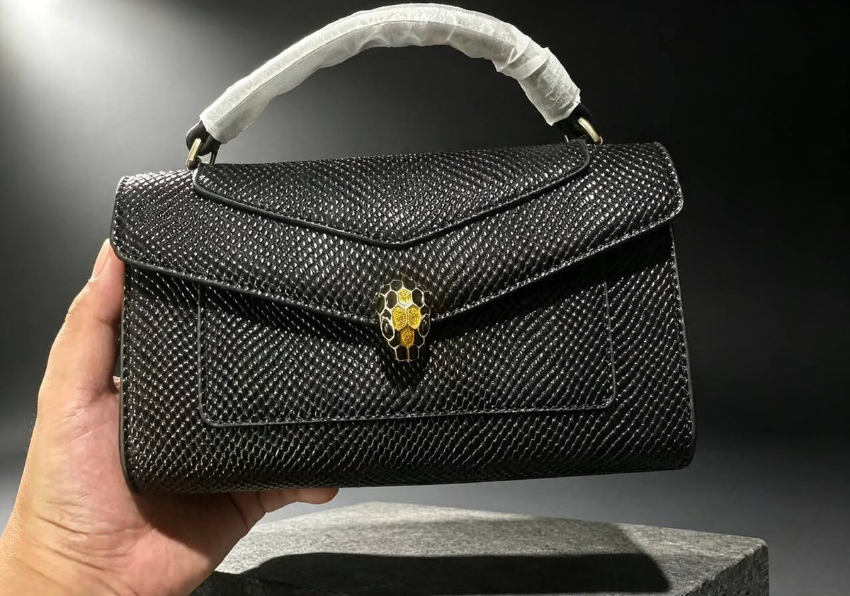 Bvlgari

125 dhs
With box

Zain143
♥️♥️♥️