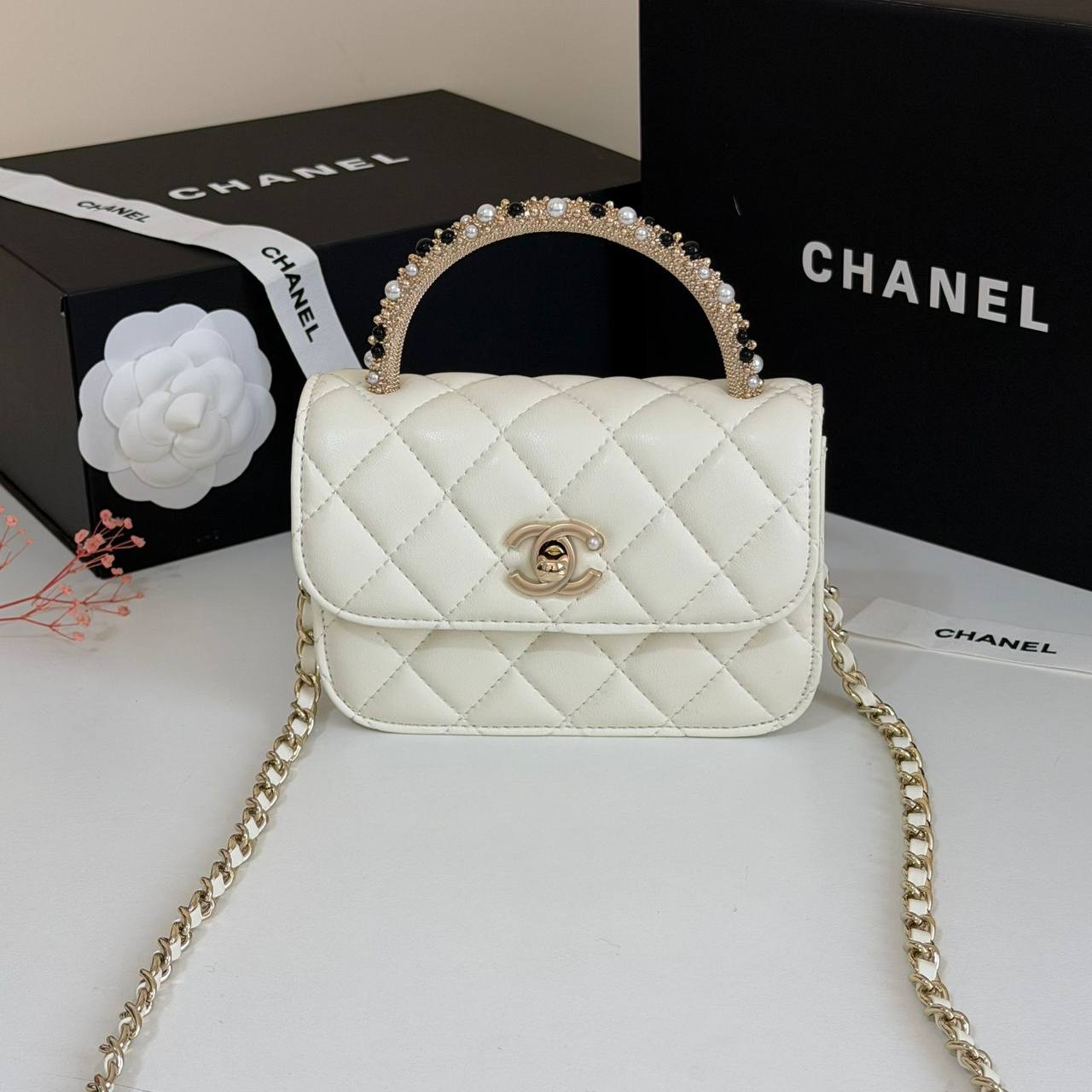 Chanel 
Master
220 dhs✅

Zain134
♥️♥️♥️