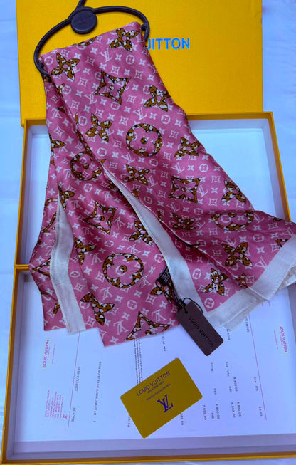 Silk scarf 

40 dhs🇦🇪  
no box

60 dhs🇦🇪 with box

Zain93
♥️♥️♥️