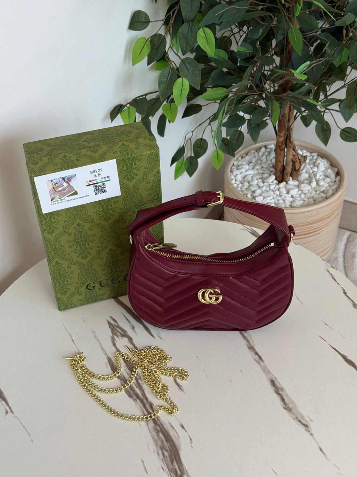 Gucci
Best quality

With box
🎁🎁🎁

95 dhs🌺
size 22cm

Zain158
♥️♥️♥️