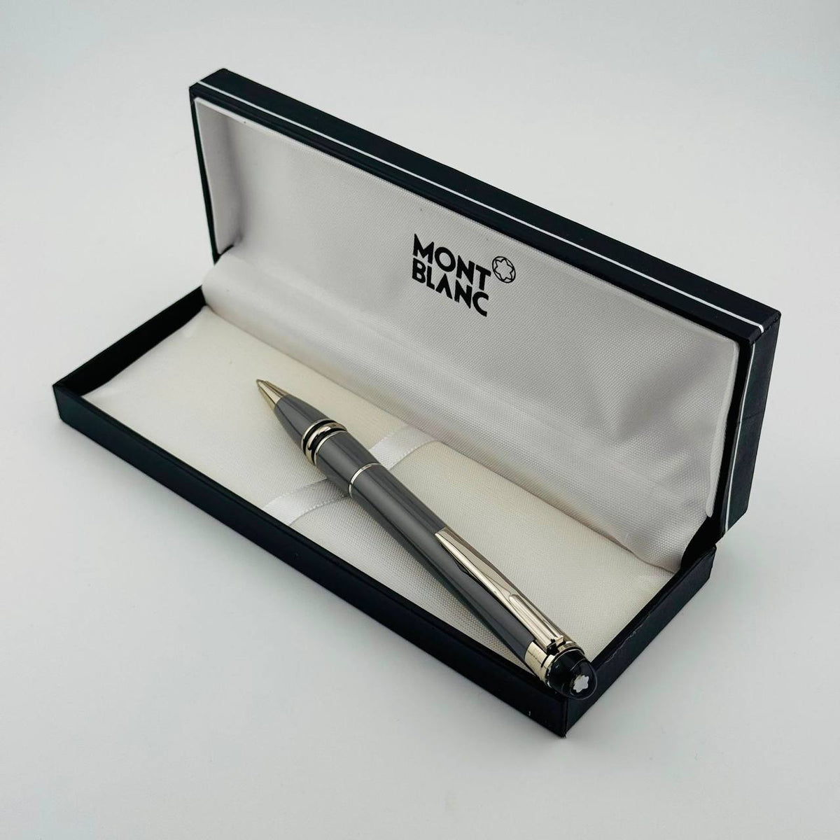 Mont blanc

55 dhs🇦🇪
Zain182
♥️♥️♥️