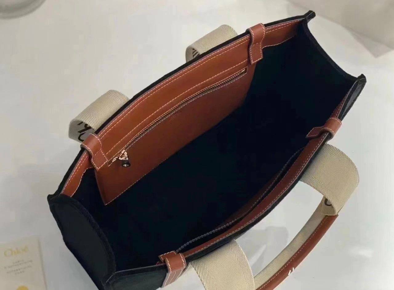 Chloe
95 dhs🪙🌨️
SIZE：37×26×12CM
Good quality

Zain35
♥️♥️♥️