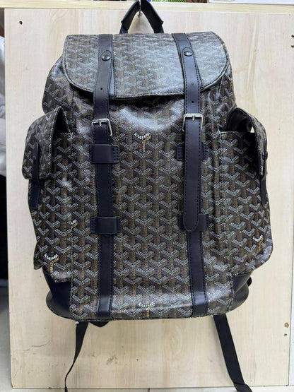 Goyar / LV backpack 

 First quality 

Size : 42 * 32 * 13 cm
100 dhs🇦🇪🇦🇪

Zain115
♥️♥️♥️
