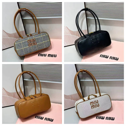 MIUMIU

best quality 
without box

95 dhs🇦🇪🇦🇪

size30CM

Zain290
♥️♥️♥️