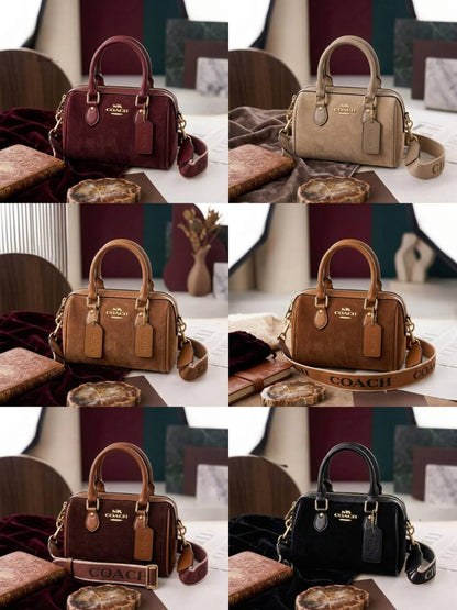 COACH ʀᴏᴡᴀɴ sᴀᴛᴄʜᴇʟ
sɪɢɴᴀᴛᴜʀᴇ sᴜᴇᴅᴇ ᴍᴀᴛᴇʀɪᴀʟ
ᴡɪᴛʜ ʟᴏɴɢ ʙᴇʟᴛ sᴛʀᴀᴘ
ɢᴏʟᴅ ʜᴀʀᴅᴡᴀʀᴇ
sɪᴢᴇ : 19 cm

70 dhs✅

Zain31
♥️♥️♥️