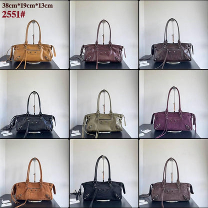 BALENCIAGA 

COPY ONE 

NEW CAME 

160 dhs🪙🌨️

Zain39
♥️♥️♥️