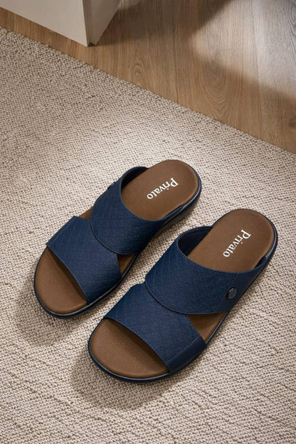 slippers for men good quality  with box and paper bag size available (40to46) 6to12) 
180 dhs❣️

Zain59
♥️♥️♥️
