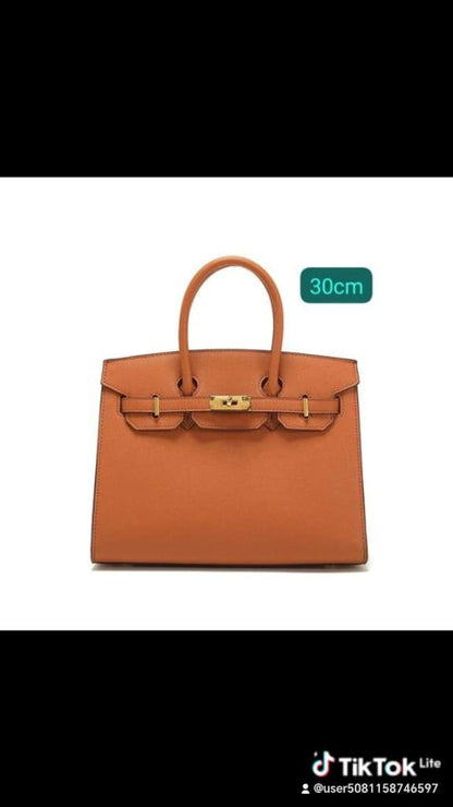 Hermes
GOOD QUALITY 
115 dhs🌺
SIZE 30 CM

Zain200
♥️♥️♥️