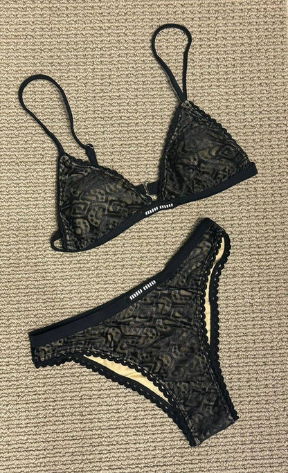 CHANEL - MIU MIU
Women’s Bikini 
Master Quality 
SML
350 dhs✅

Zain276
♥️♥️♥️