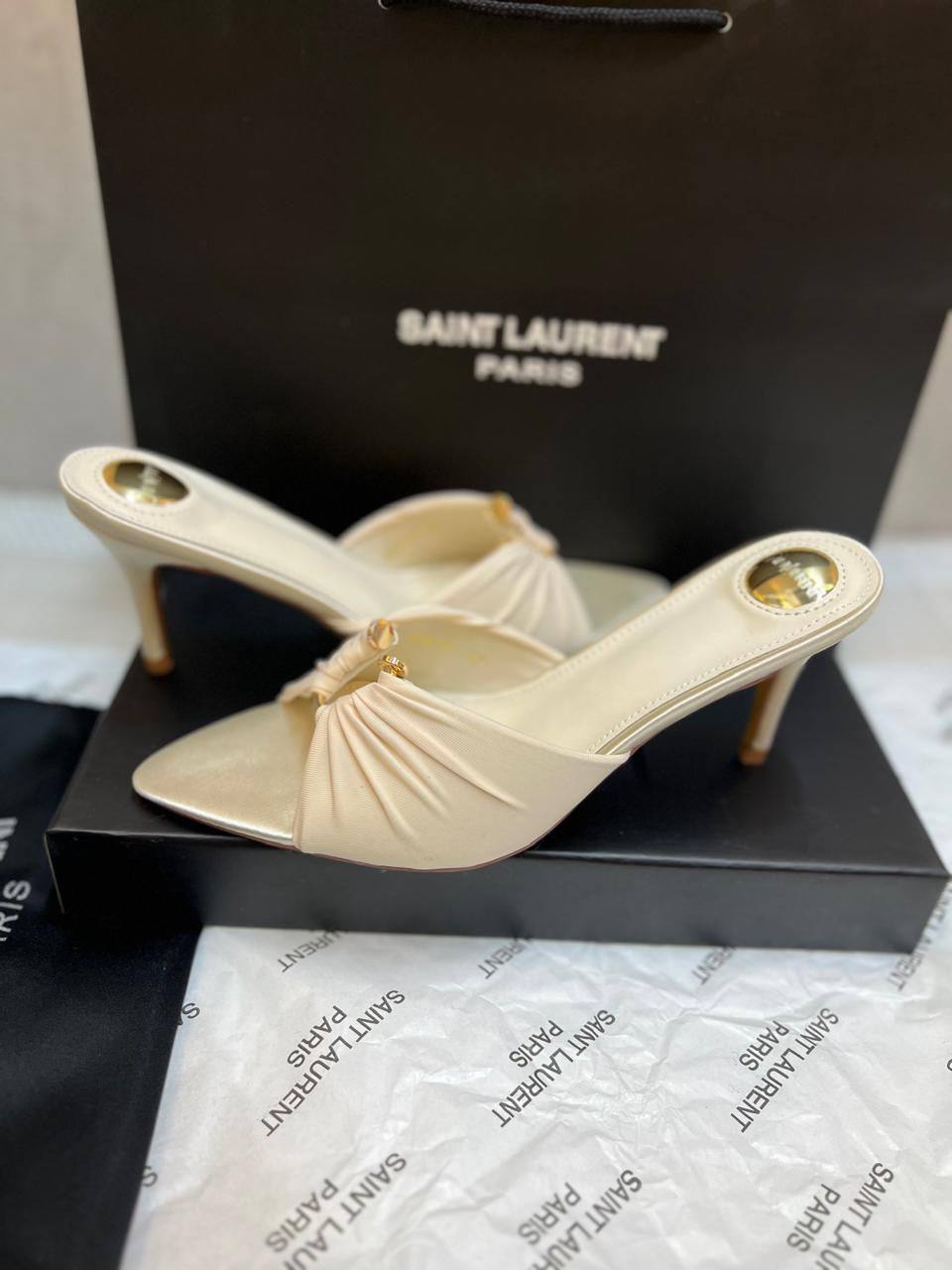 YSL 
OFFER PRICES
150 dhs🪙🌨️
SIZE 36-41

Zain88
♥️♥️♥️