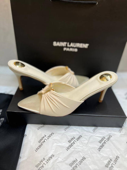 YSL 
OFFER PRICES
150 dhs🪙🌨️
SIZE 36-41

Zain88
♥️♥️♥️