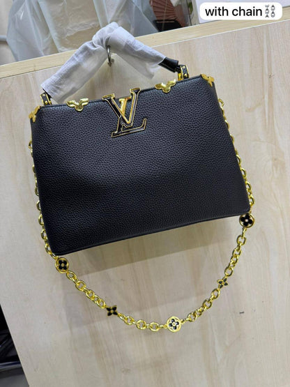 LV Capucenis 

1️⃣ First quality +🎁
Size : 25 * 18.5 cm

85 dhs🇦🇪🇦🇪

 with box🎁

Zain115
♥️♥️♥️