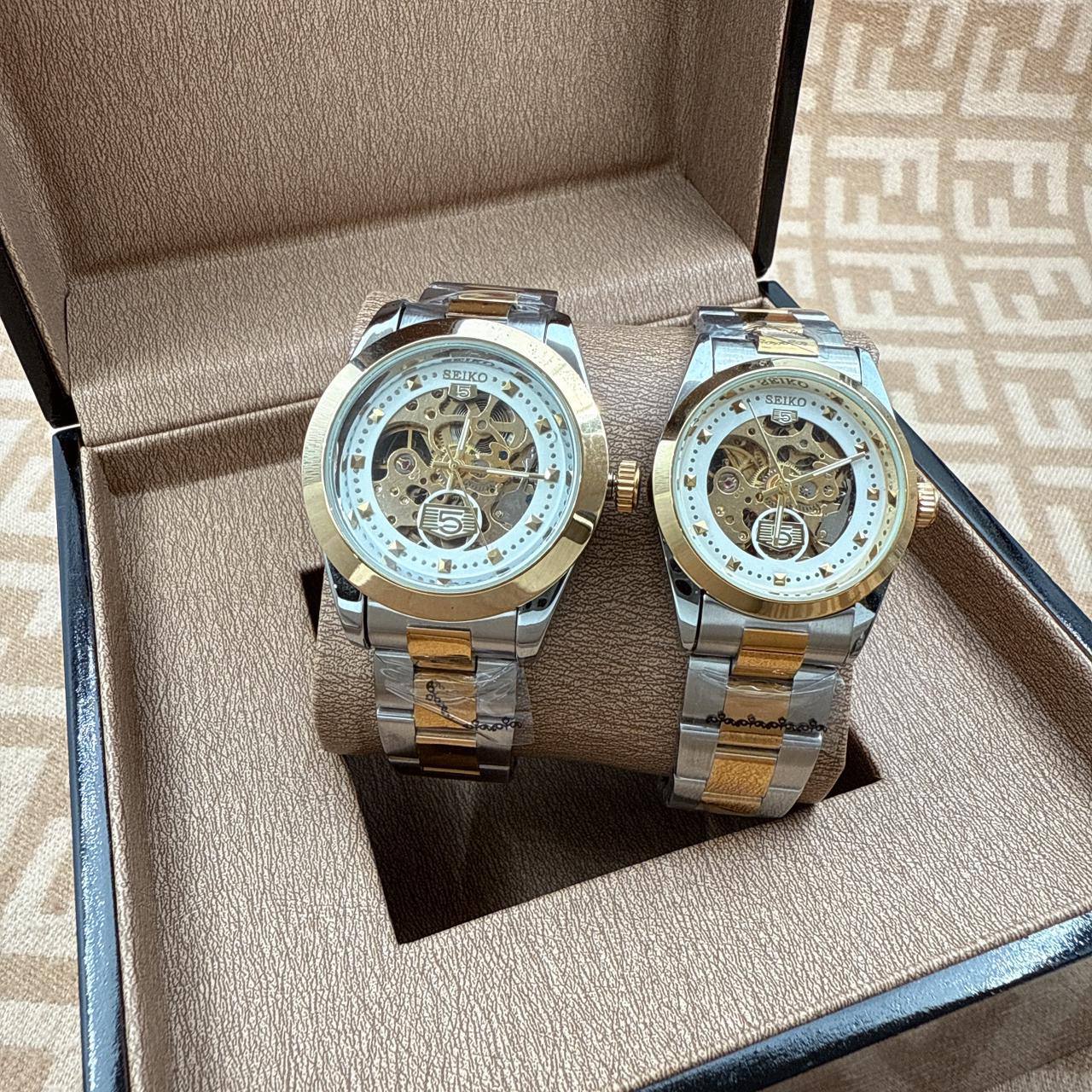 Rolex
Automatic 
105 dhs🪙🖤
Couple 190 dhs🪙🖤

Zain45
♥️♥️♥️