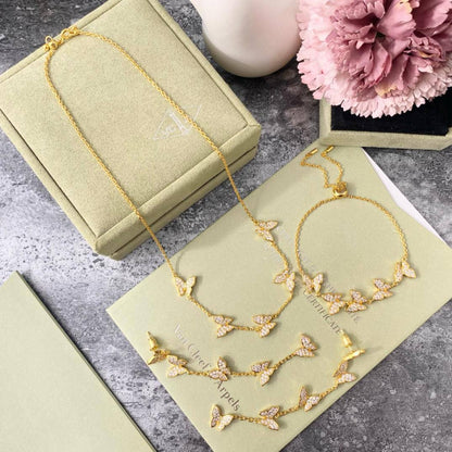 VCA SET 🔥*
Necklace 🌸
Earring 🦋
Bracelet 🐦‍🔥
Master quality 💯
With normal boxes 📦 
140 dhs🪙🌨️
With master box 🗃️ 
180 dhs🪙🌨️

Zain216
♥️♥️♥️