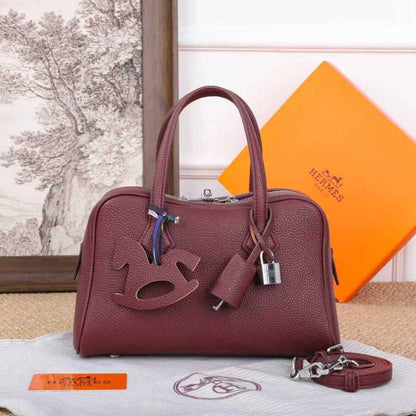 Hermes

95 dhs🇦🇪🇦🇪

With box

25cm 

Zain219
♥️♥️♥️