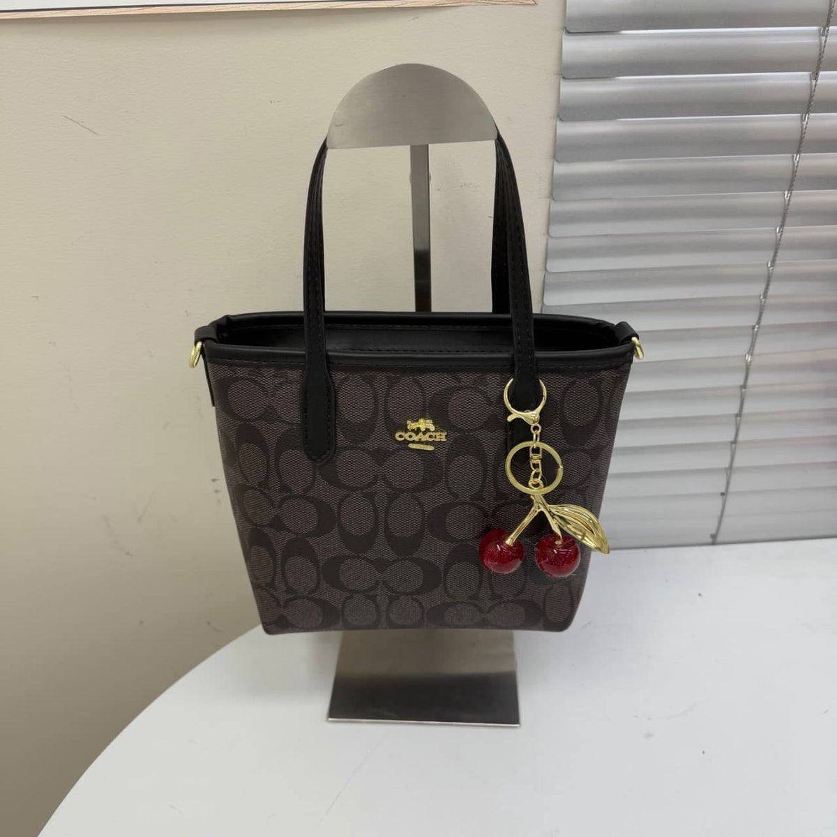 Coach 

With cherry 

With flower charm
With long sling 

70 dhs🇦🇪🇦🇪

Zain232
♥️♥️♥️