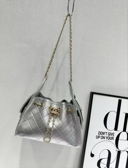 Chanel

withbox 
🎁🎁🎁

110 dhs🪙🌨️

Zain143
♥️♥️♥️