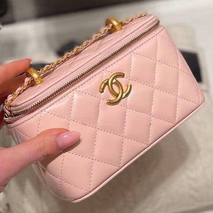 Chanel

High quality

With box 

100 DHS🇦🇪🇦🇪🇦🇪

Zain50
♥️♥️♥️