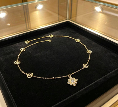 Gucci😍
Necklace ❤️‍🔥
Earring 🍁
Bracelet ✨
Master quality 💯

With normal boxes 🗃️ 

And paper bag 🛍️
130 dhs🇦🇪🇦🇪🇦🇪

With master box 📦 
140 dhs🇦🇪🇦🇪🇦🇪
Zain216
♥️♥️♥️