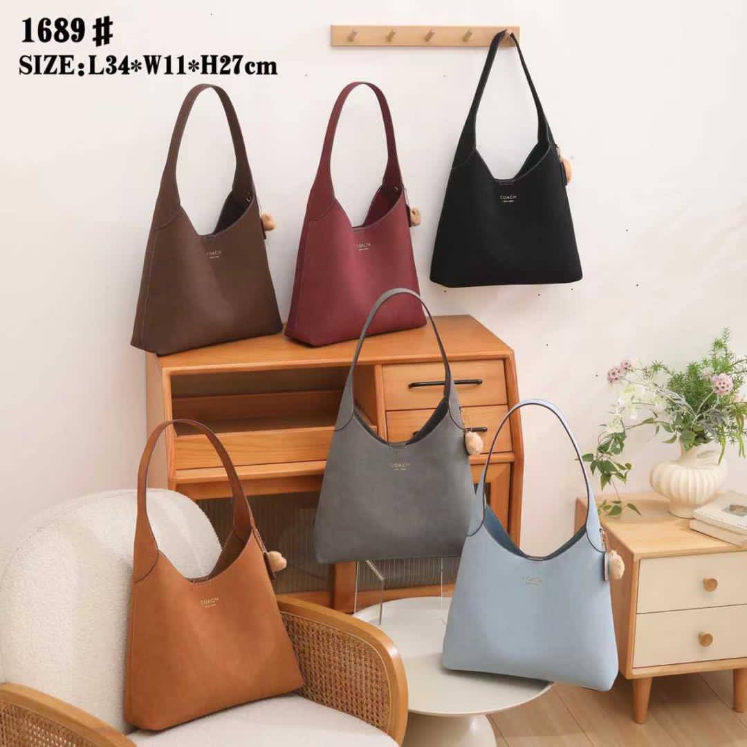 Coach
Size:34*11*25 Without  Box
Size:28*9*22 With box 🎁

 95 dhs🪙🌨️ high quality

Zain26
♥️♥️♥️